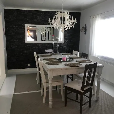 Villa Moderni Talo Tornion Keskustassa Tornio